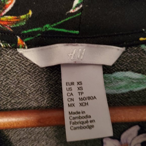 ⭐Host Pick⭐ H&M | Black Floral Midi Dress - Picture 3 of 3